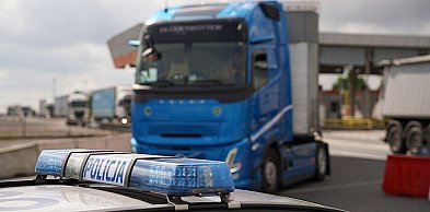 Pili, wsiedli za kierownicę i wyjechali na A4. Posypały się mandaty