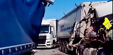 Paraliż autostrady A4 po groźnym zderzeniu ciężarówek