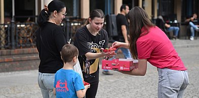 W centrum Legnicy zrobiło się słodko, czerwono i bardzo truskawkowo