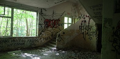Opuszczony szpital w Lasku Złotoryjskim mrozi krew w żyłach