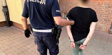 Przeszła przez jezdnię nie tam gdzie powinna i wpadła jak śliwka w kmpot