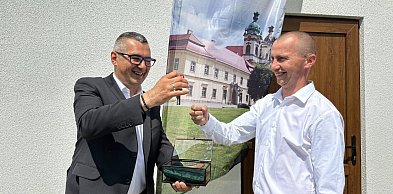 Piłkarze Zrywu Kłębanowice odebrali klucze do nowej szatni