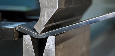 Gięcie blach – jak dobrać odpowiednią technologię do rodzaju materiału?