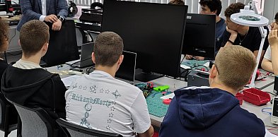 Uczniowie SP 16 poznają świat inżynierów w Filii Politechniki Wrocławskiej