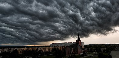 Niebezpieczny wieczór przed Legnicą. Nadciągają gwałtowne burze
