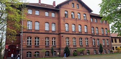 Powrót do szkolnych ławek po latach. Ekonom świętuje