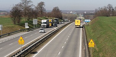 Około 15:00 policja może zamknąć jeden pas na A4 w kierunku Zgorzelca