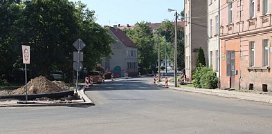 Na Działkowej jest już nowy asfalt. Teraz drogowcy zajmują się chodnikami