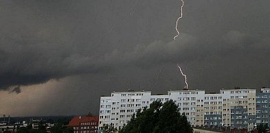 IMGW wydał alert dla Legnicy. W prognozie ulewa, grad i porywy wiatru