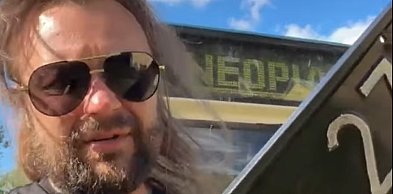 Czarne tablice z legnickiego Neoplana trafią na licytację WOŚP