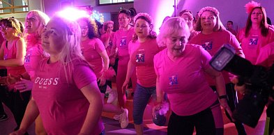 Różowa Zumba w Collegium Witelona. Bo o zdrowie można dbać w rytmie muzyki-115863