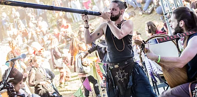 Magia dawnych legend w Spiżarni. Żniwa i Daphyd ‘Crow’ Sens połączą siły-117029