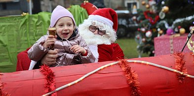 Święty Mikołaj już w gminie Kunice i spotyka się z dziećmi-118947