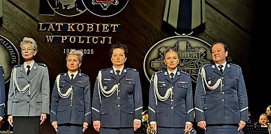 Medal 100-lecia służby kobiet w Policji dla Anny Farmas-Czerwińskiej-119235