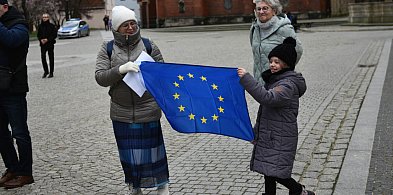 Poparcie dla UE w Polsce mocno w dół. Co czwarty Polak chce polexitu-120115