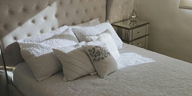 Dlaczego poduszka puchowa to klasyka komfortu w sypialni?-113960