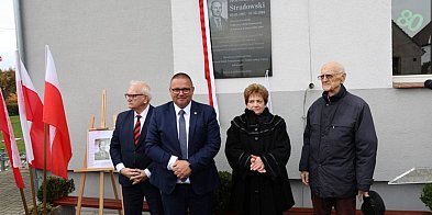 Pierwszy kierownik szkoły w Kunicach upamiętniony-115578