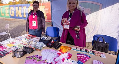 Różowe miasteczko na stadionie!  Profilaktyka na pierwszym planie-115638