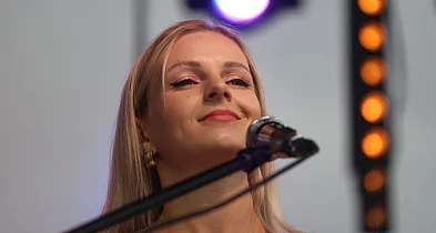 Zachwyciła publiczność „Damami Rocka”, teraz tworzy własny świat dźwięków-116804