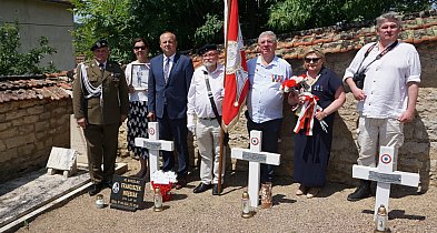 Legniczanin oddał hołd żołnierzom generała Maczka spoczywającym we Francji-117038