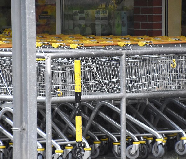 Czy 1 listopada zrobisz zakupy? Ten weekend zaskoczy wielu klientów-116754