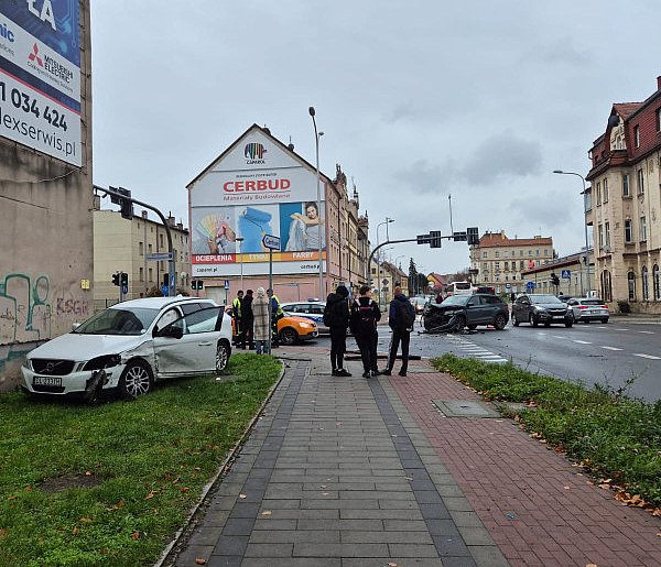 Zaskakujące wyjaśnienia po kolizji. Obie upierają się, że miały zielone-117698