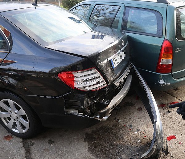 Sześć aut uszkodzonych na Heweliusza. Trwają poszukiwania sprawcy-118806