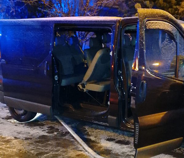 Nocne zderzenie busa z ciężarówką. Pasażerka busa w szpitalu-120133