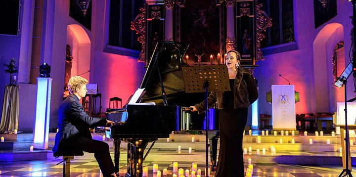 Muzyka Chopina w blasku świec-116549