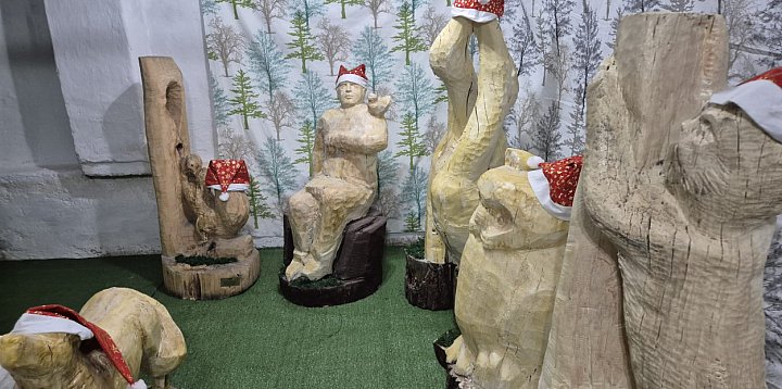 Uczniowie I LO w Legnicy odrestaurowali rzeźby-117917