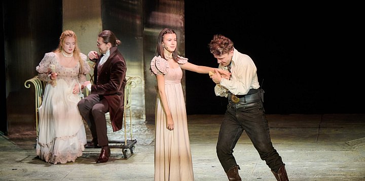 Romans z ironią na początek roku w teatrze-120205