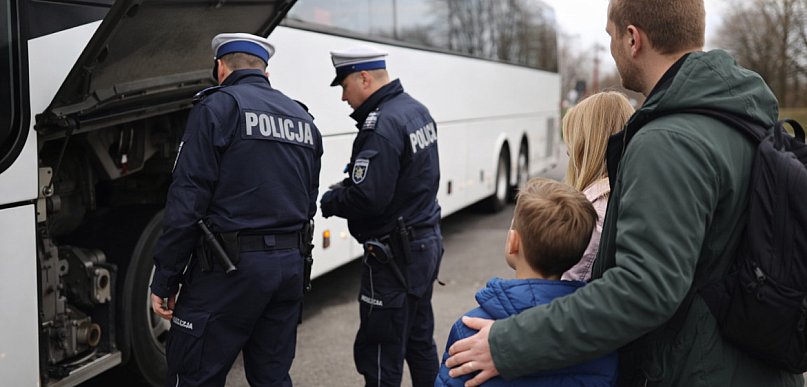 Autokary na ferie pod lupą policji. Rodzice też mogą je sprawdzić