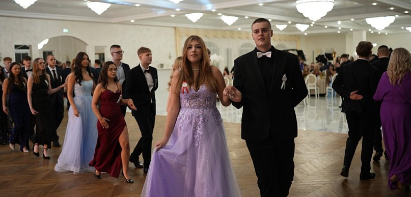 Studniówka VII LO. Wieczór pełen elegancji i emocji