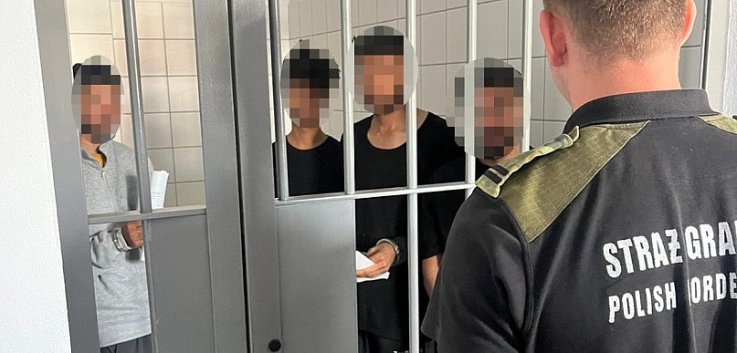 Miliony podróżnych, tysiące kontroli i setki interwencji na granicy