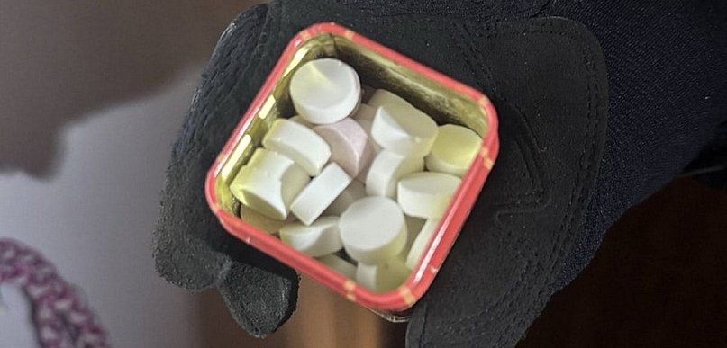 Narkotykowy magazyn w mieszkaniu. 42-latek trafił do aresztu