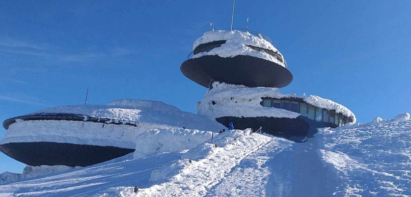 Niedziela w Karkonoszach z mrozem i wiatrem do 90 km/h