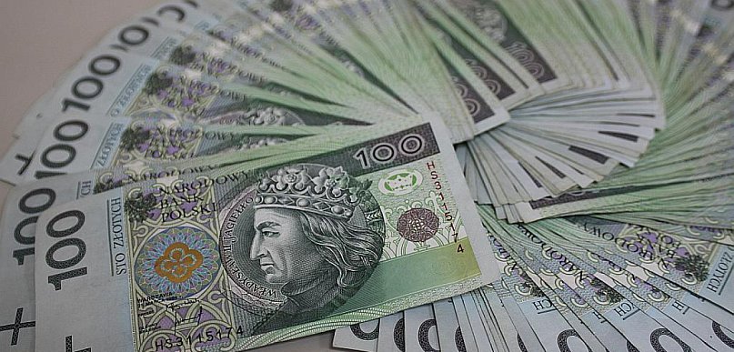 „Policjant” zadzwonił, „adwokat” odebrał 15 tys. zł i biżuterię