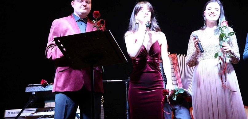 Zaśpiewali francuskie przeboje przed pełną salą