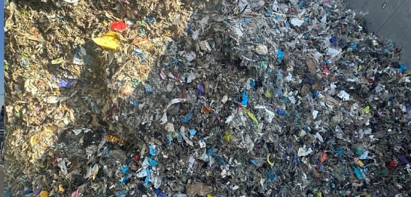 24 tony plastiku zamiast „kamieni i piasku”. KAS zatrzymała transport