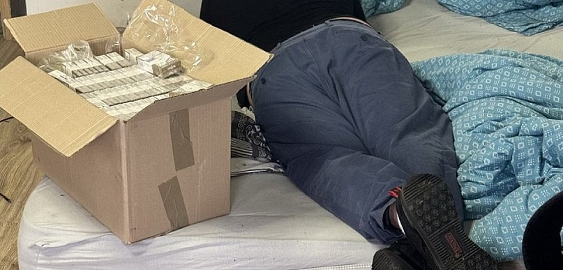 Miał w mieszkaniu narkotyki i nielegalne papierosy. Grożą mu 3 lata