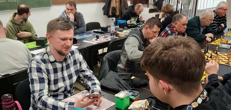 Karciane emocje w legnickim Atrium. Paweł Ropella nie dał szans rywalom