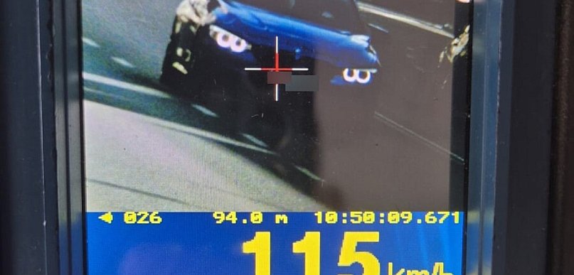 Gnał swoją beemką 115 km/h ulicą Piastowską. Stracił prawo jazdy