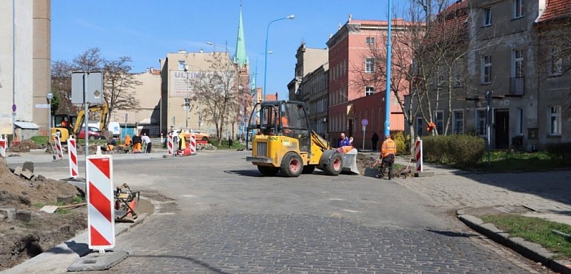 Kolejne prace na Powstańców Śląskich. Zbliża się układanie asfaltu