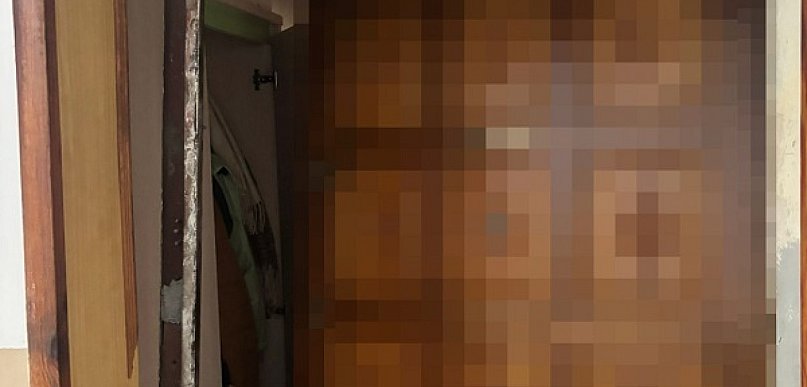 Ukrywał się w mieszkaniu, policja weszła siłowo i go zatrzymała