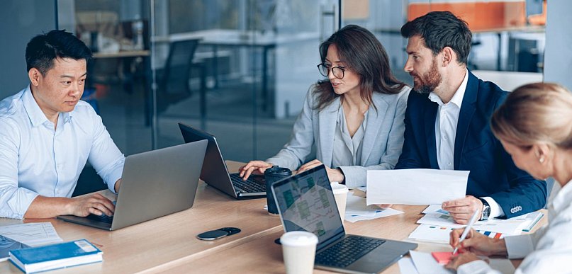 Faktoring bankowy czy pozabankowy – porównanie dla przedsiębiorców