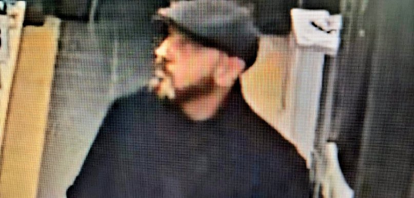Policja szuka mężczyzny po kradzieży w jednym ze sklepów