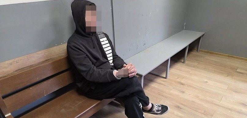 Nie zatrzymał się i wcisnął gaz. Po pościgu trafił do aresztu