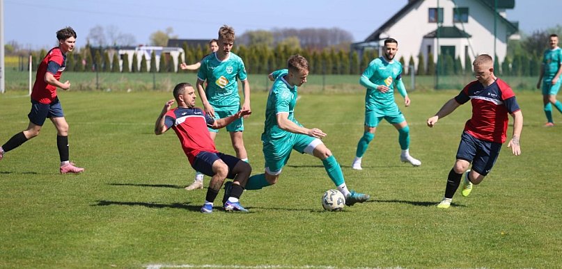 Piłkarskie niższe ligi: wyniki sobotnich spotkań