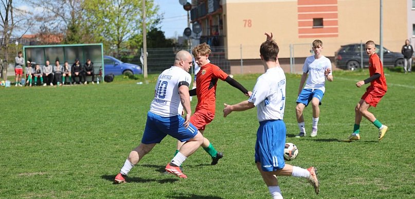 Piłkarskie niższe ligi: wyniki niedzielnych spotkań