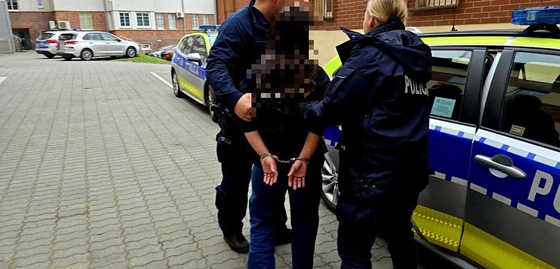 Sąd aresztował 43-latkę po ataku na kuriera w Chojnowie
